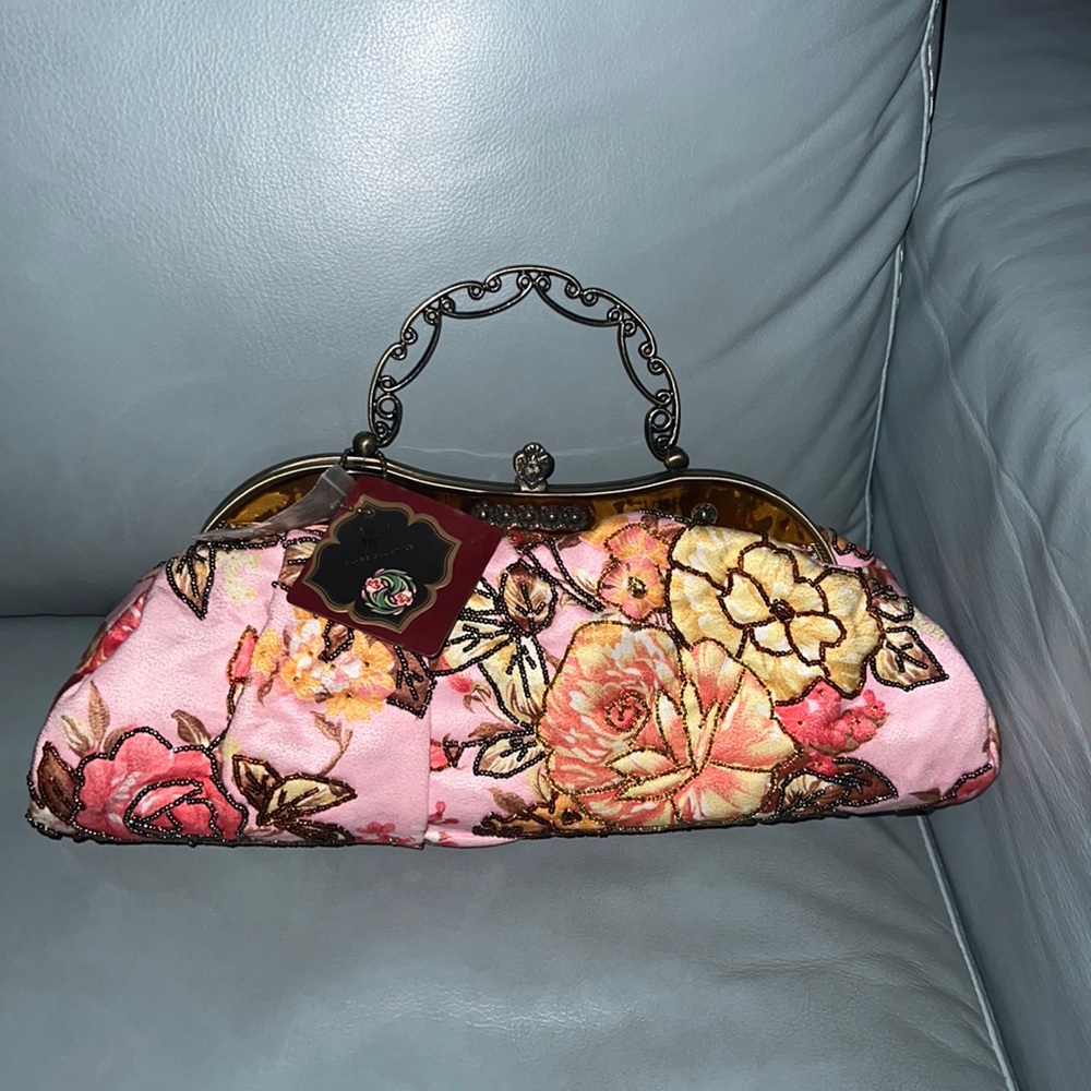 In’s classical style, hand beaded designer hand bag.